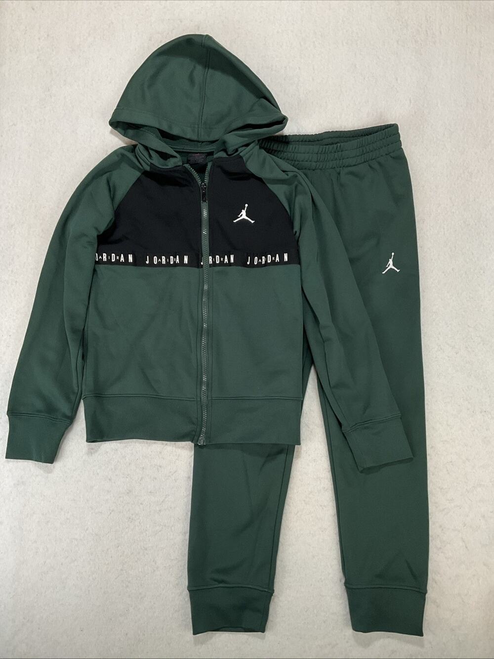Air Jordan Kids Youth Size 10 2 PC Sweatsuit Full Zip Hoodie & Joggers Set